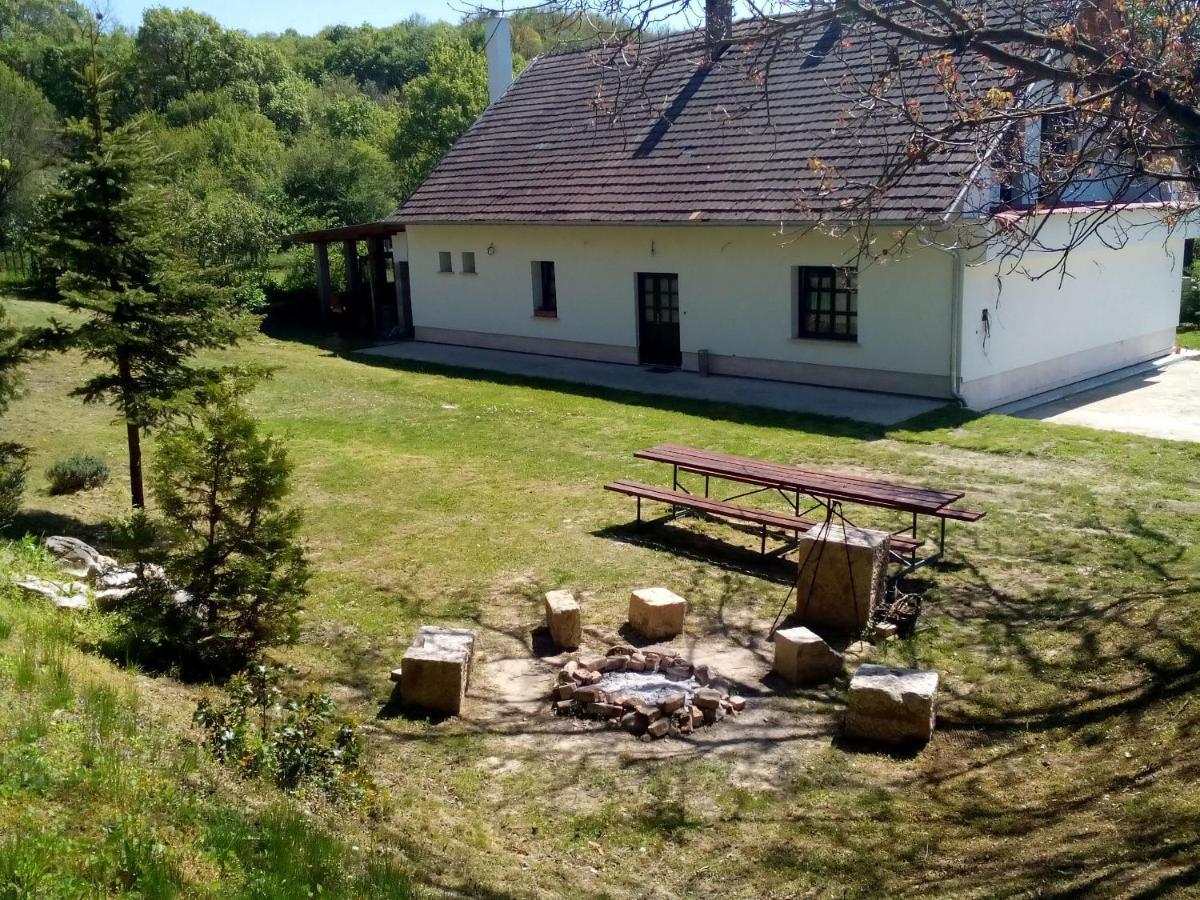 Отель Gerecse Vendeghaz Sutto Экстерьер фото